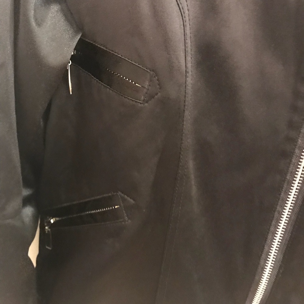 Black Jacket 🖤 - Picture 4 of 8